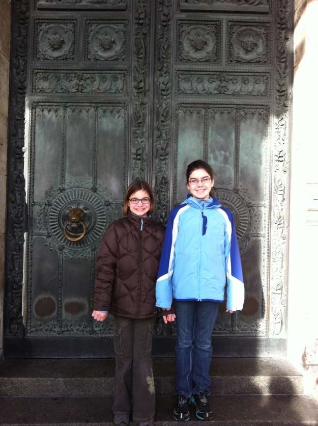 At the doors of Basilique du Sacre-Coeur!