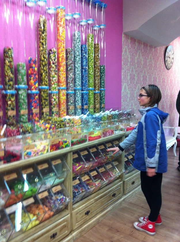 Sweet shop in Toledo... Hmm, what to chose?